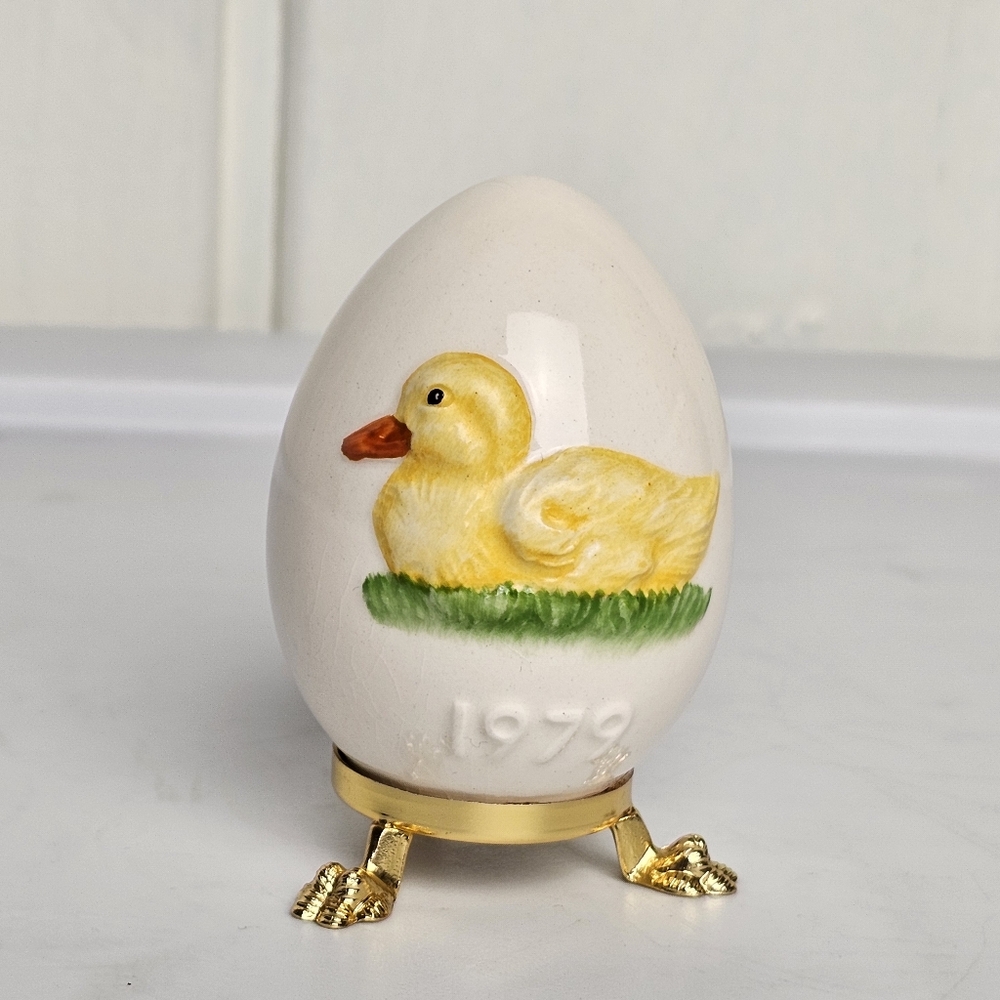 Vintage Goebel Porcelain Handpainted Egg w Yellow Duckling 1979 on Egg Stand